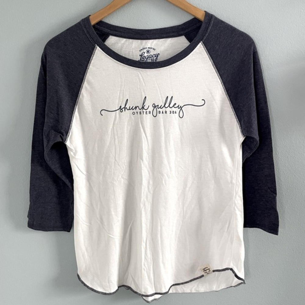 Women’s shucks oyster bar shirt-‎ Size Medium